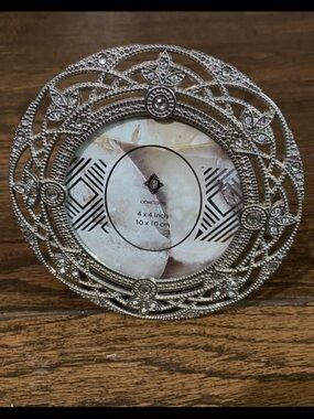 Ornate Silver Filigree 4x4 Photo Frame - Elegant Home Accent